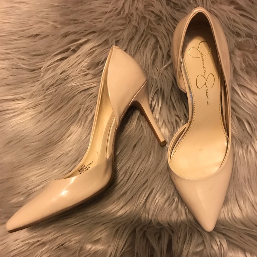 Jessica Simpson pumps